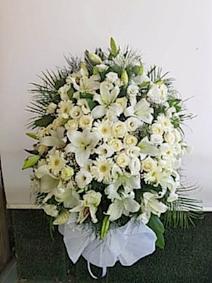 Beyaz Lilyum G�l Ferforje